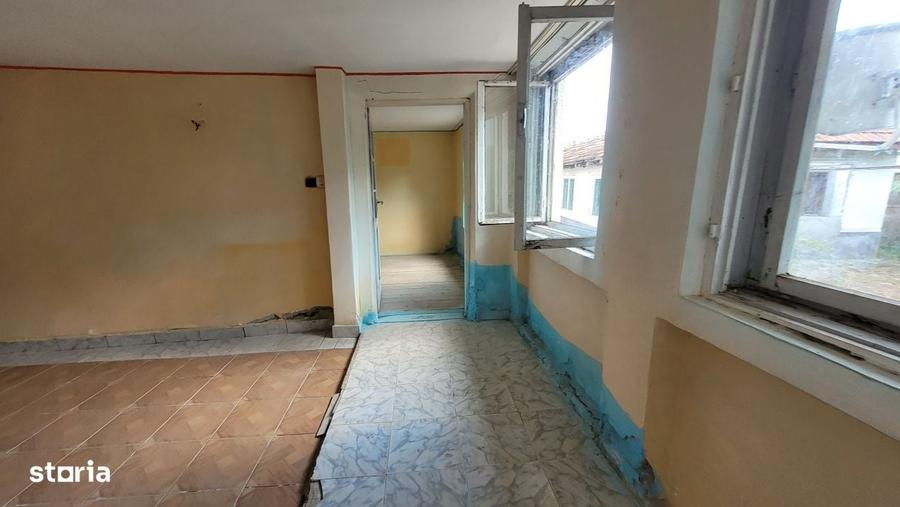 Casă cu 4 camere în Trocani