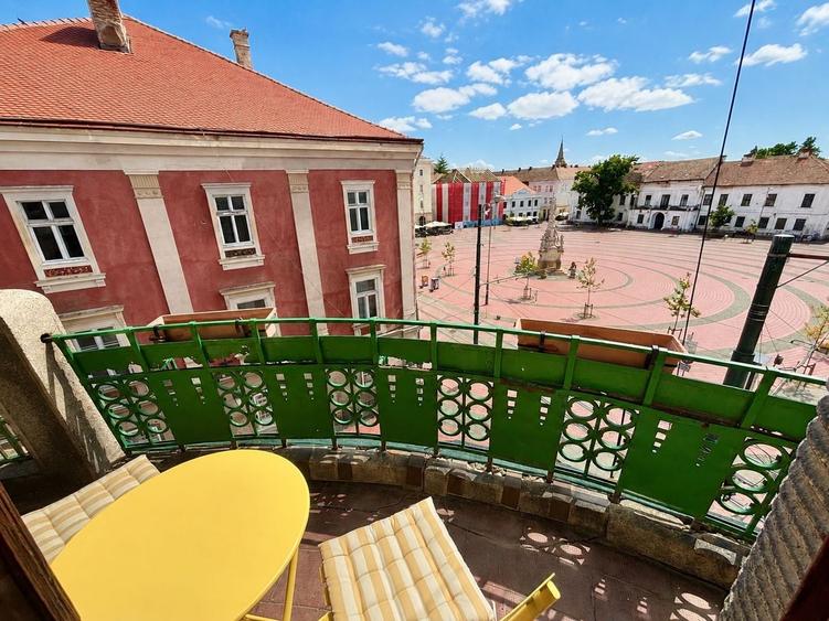 Apartament cu 3 camere semidecomandat, mobilat în Ultracentral