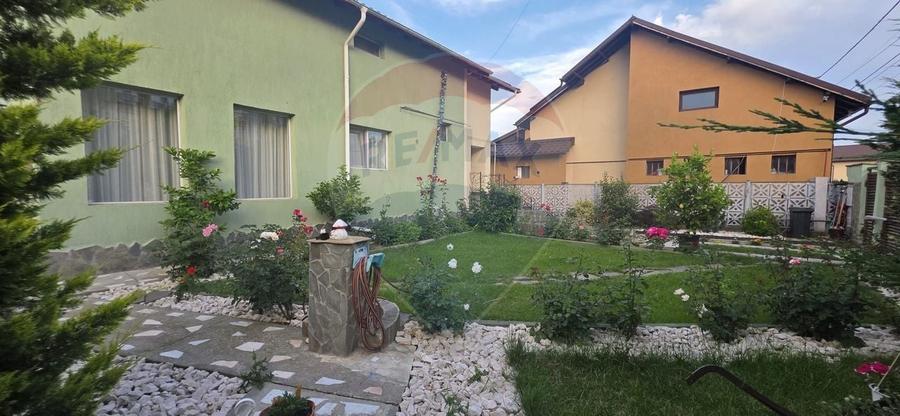 Casă individuală cu 6 camere cu Teren 389 Mp în Micro 3