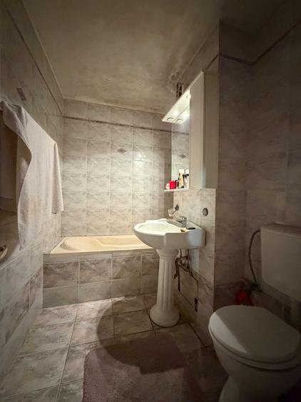 Apartament cu 4 camere semidecomandat în Micălaca