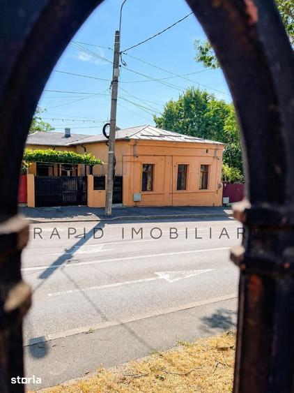 Casă cu 3 camere semidecomandat cu Teren 228 Mp în Gării