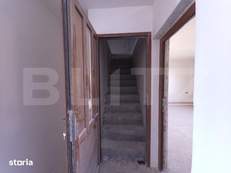 Casă cu 5 camere cu Teren 1204 Mp în Comișani