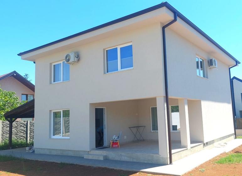 Casă individuală cu 4 camere cu Canalizare în Cetate