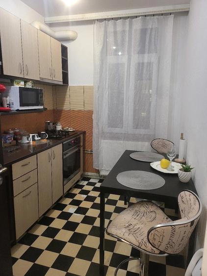 Apartament cu 3 camere decomandat în Sud
