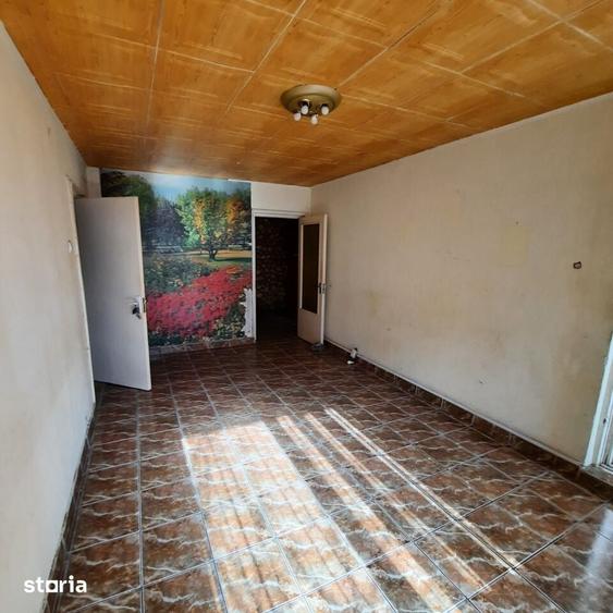 Apartament cu 4 camere în Berceni