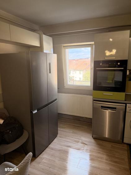 Apartament cu 3 camere în Tineretului