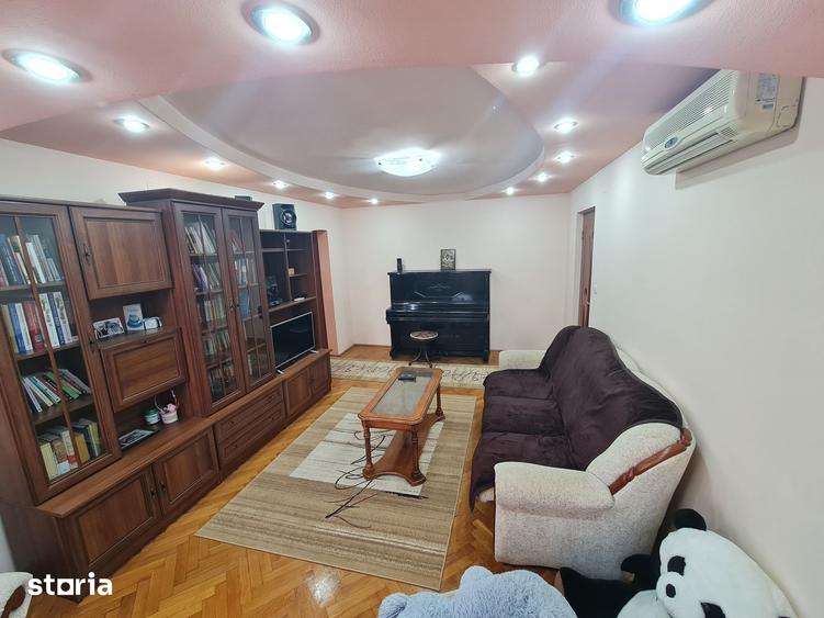 Apartament cu 2 camere, mobilat în Romanilor