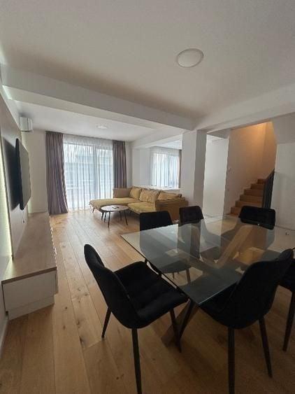 Duplex cu 5 camere cu Canalizare în Exterior Nord