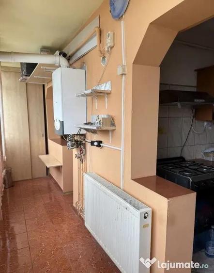 Apartament cu 4 camere decomandat, mobilat în 9 Mai