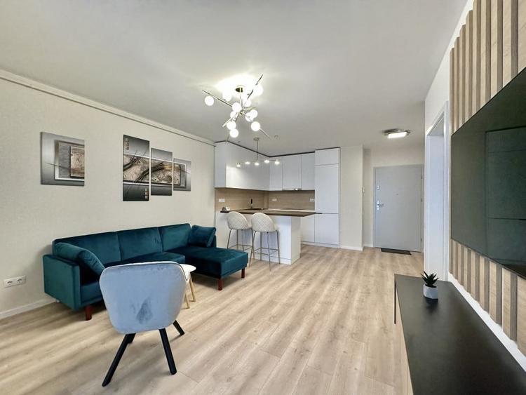Apartament cu 3 camere semidecomandat, mobilat în Zorilor