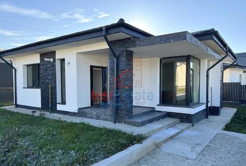 Casă cu 7 camere cu Teren 400 Mp în Filiași
