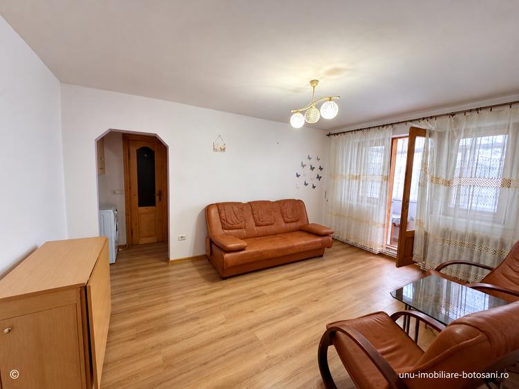 Apartament cu 3 camere semidecomandat în Central