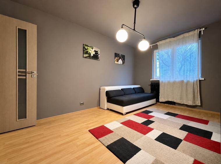 Apartament cu 4 camere decomandat, mobilat în Tei