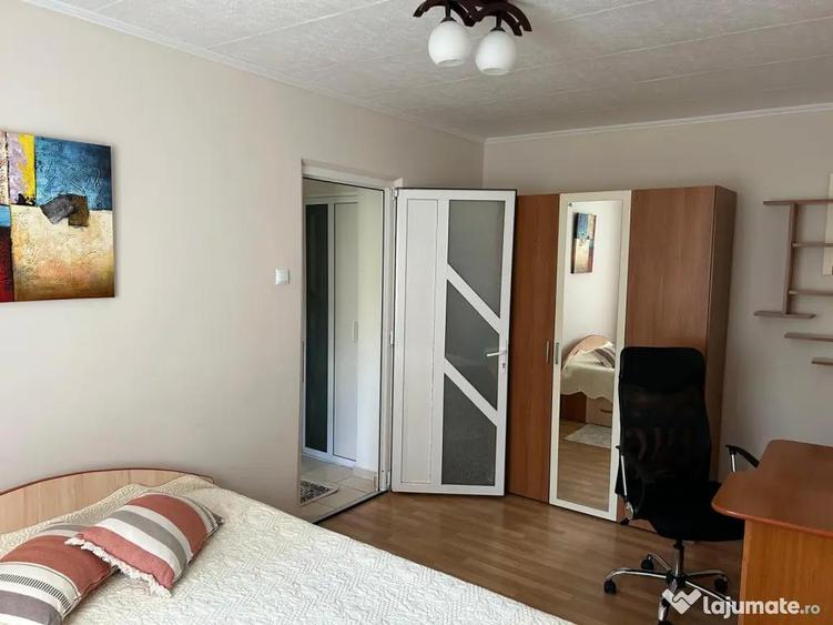 Apartament cu 3 camere semidecomandat în Central