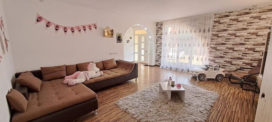 Casă individuală cu 6 camere cu Canalizare în Stoenești (Florești-Stoenești)