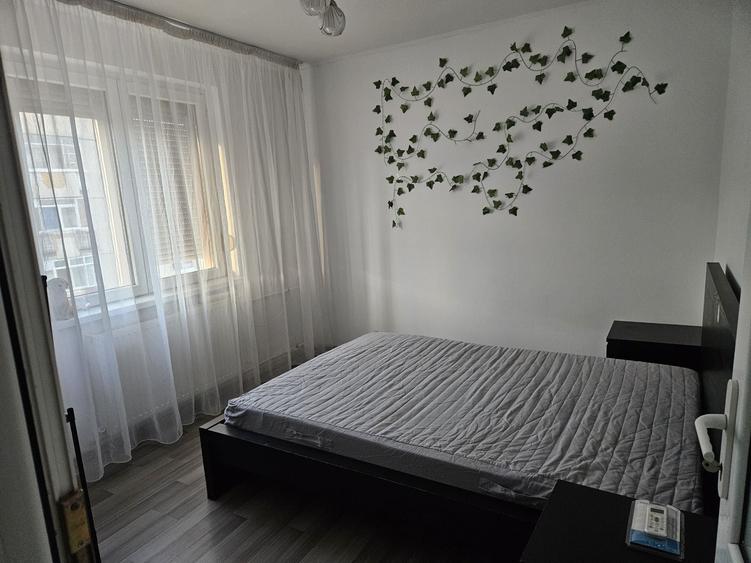 Apartament cu 3 camere decomandat în Sebastian