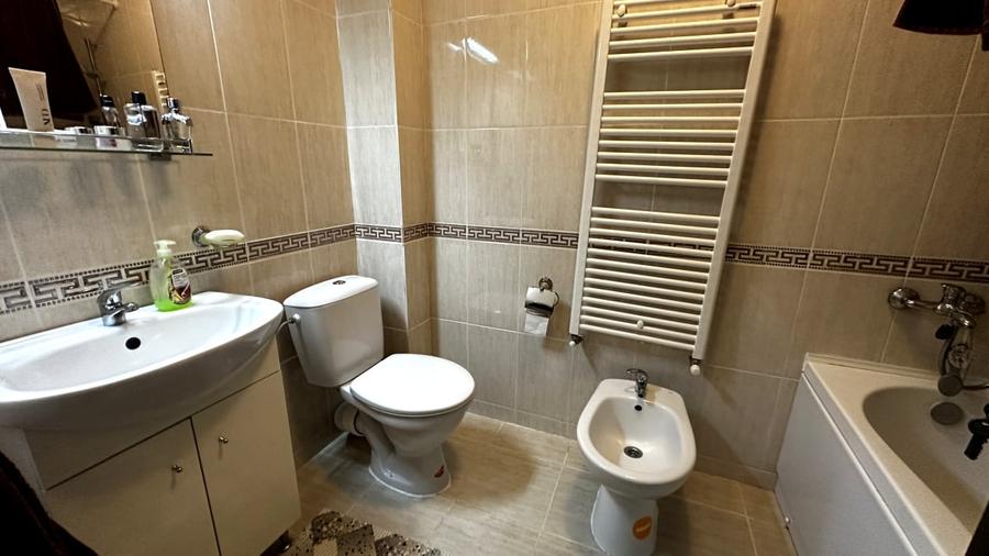Casă individuală cu 5 camere cu Canalizare în Cetate