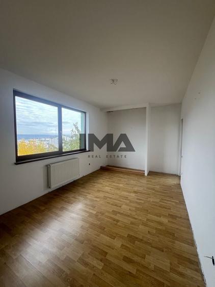 Apartament cu 3 camere semidecomandat în Bună Ziua