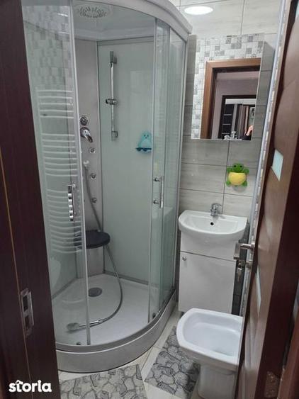 Apartament cu 4 camere decomandat în Orașul de Jos