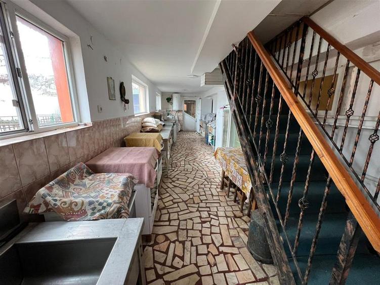 Spațiu comercial, de 216 mp, în Jorăști