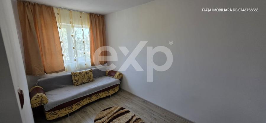 Apartament cu 3 camere semidecomandat, mobilat în Micro 9