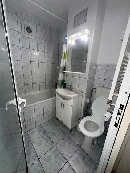 Apartament cu 3 camere decomandat în Lipovei