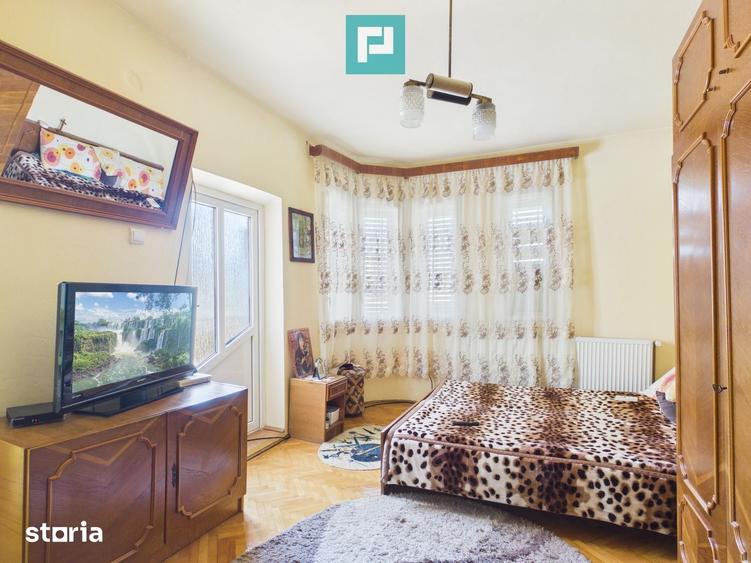 Casă cu 10 camere cu Teren 503 Mp în Central