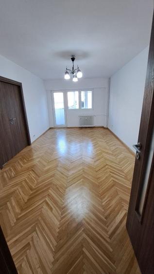 Apartament cu 3 camere decomandat în Dorobanți