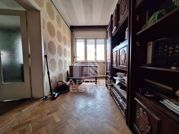 Apartament cu 4 camere decomandat în Ultracentral