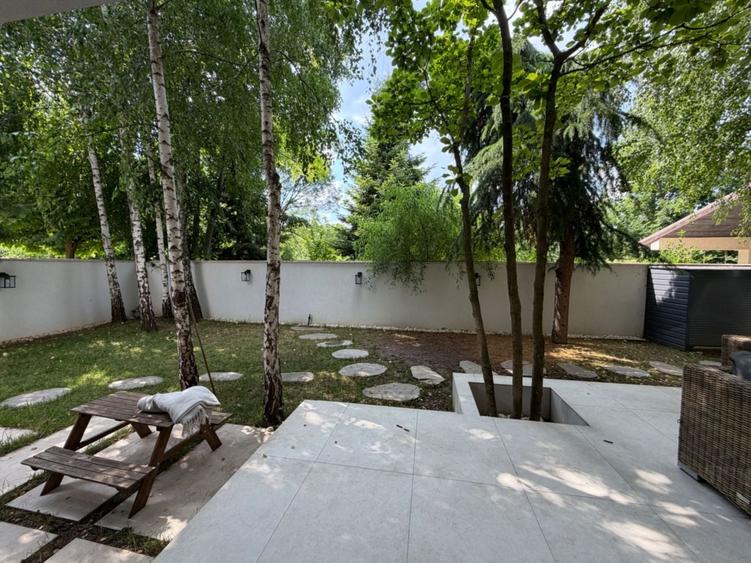 Duplex cu 5 camere cu Canalizare în Iancu Nicolae