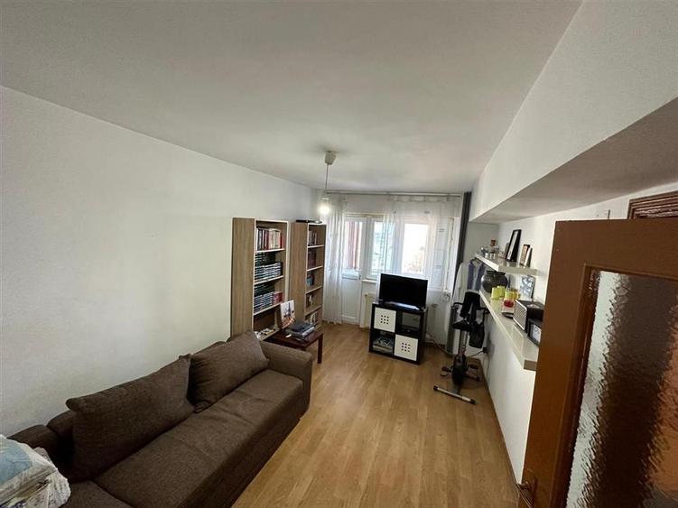Apartament cu 4 camere decomandat în Ultracentral