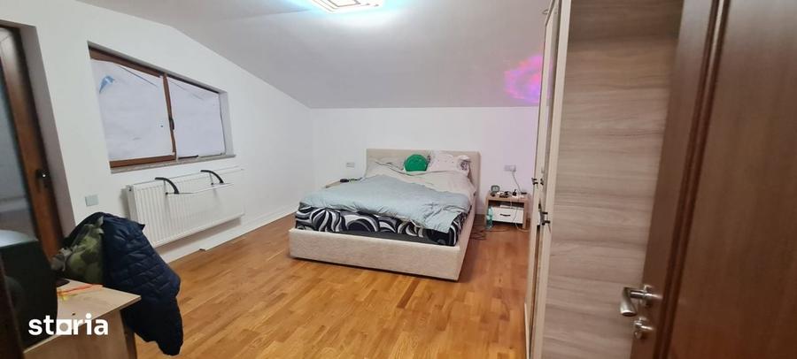 Casă cu 5 camere cu Teren 295 Mp în Central