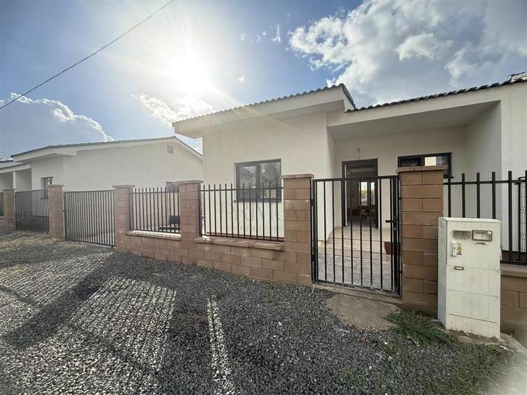 Duplex cu 3 camere cu Canalizare în Moșnița Veche