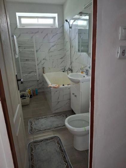 Apartament cu 3 camere semidecomandat în Exterior Vest