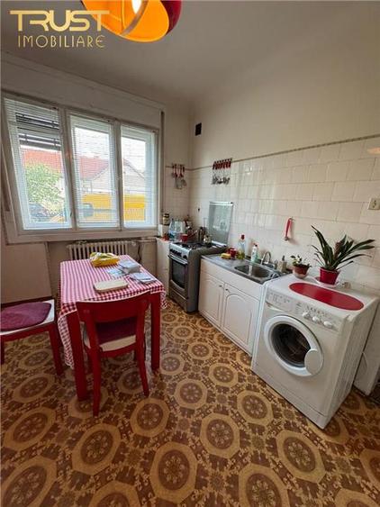 Casa cu 5 camere l 406 MP Teren l Garaj l Andrei Muresanu - 8