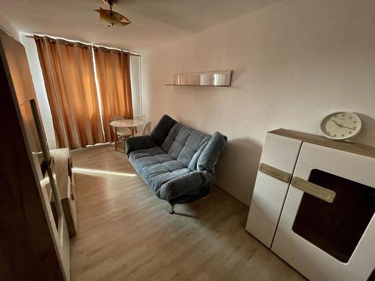 Garsonieră decomandată în Central