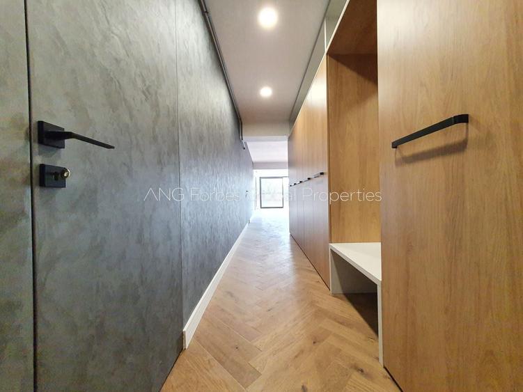 Penthouse cu 5 camere decomandat în Băneasa