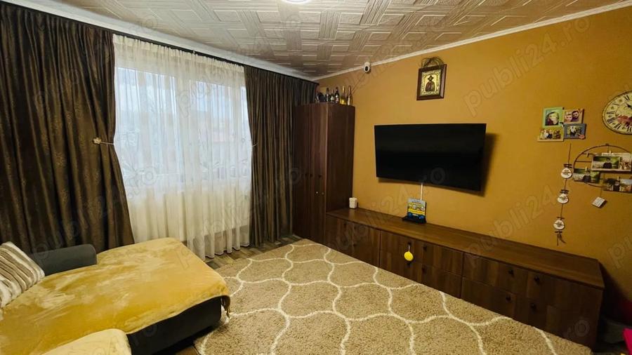 Apartament cu 3 camere semidecomandat în Basarab