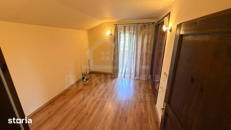 Casă cu 6 camere cu Teren 464 Mp în Cârcea