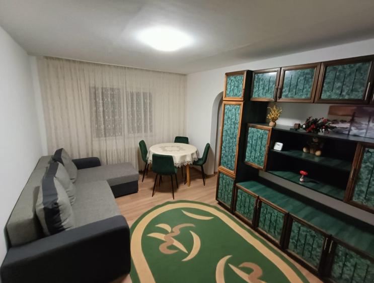Apartament cu 3 camere semidecomandat în Florești