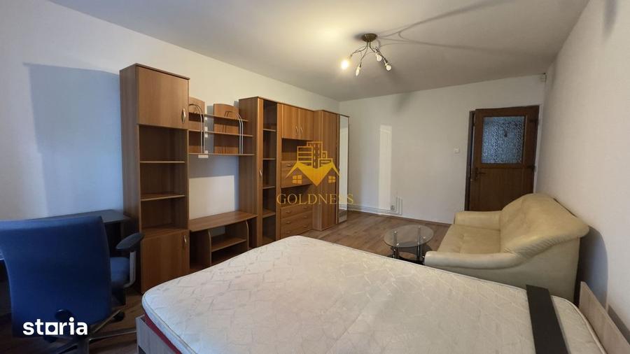 Apartament cu 3 camere, mobilat în Central