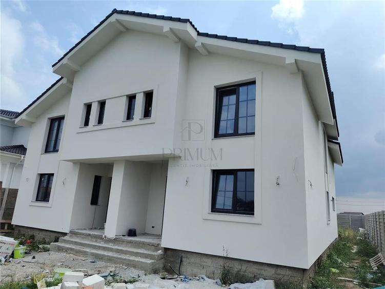 Duplex cu 5 camere cu Canalizare în Moșnița Nouă