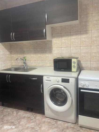 Apartament cu 3 camere semidecomandat, mobilat în Colentina
