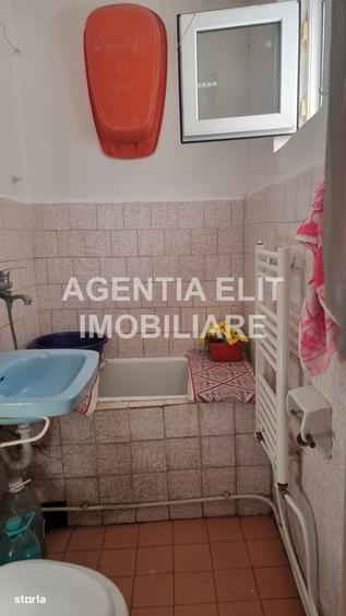 Apartament cu 3 camere semidecomandat în Central