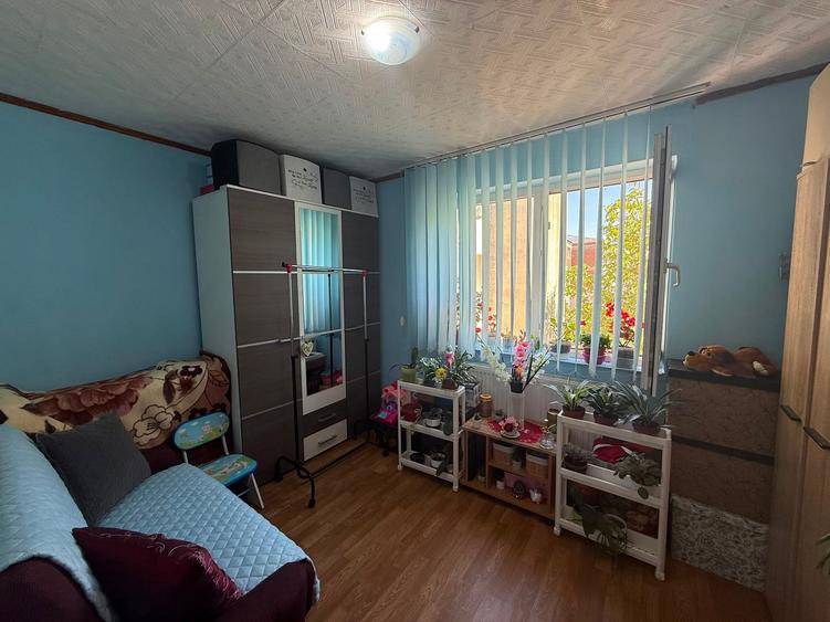 Apartament cu 3 camere decomandat în Gojdu