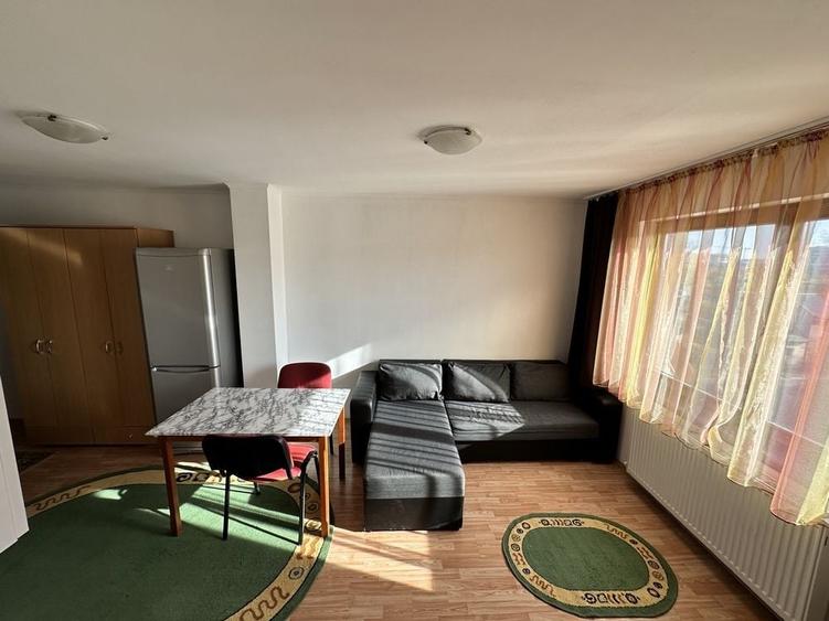 Apartament cu 2 camere semidecomandat în Cantemir