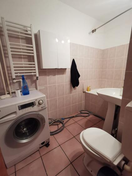 Garsonieră decomandată, mobilată în Vitan Mall