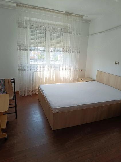 Apartament cu 3 camere decomandat în Vitan