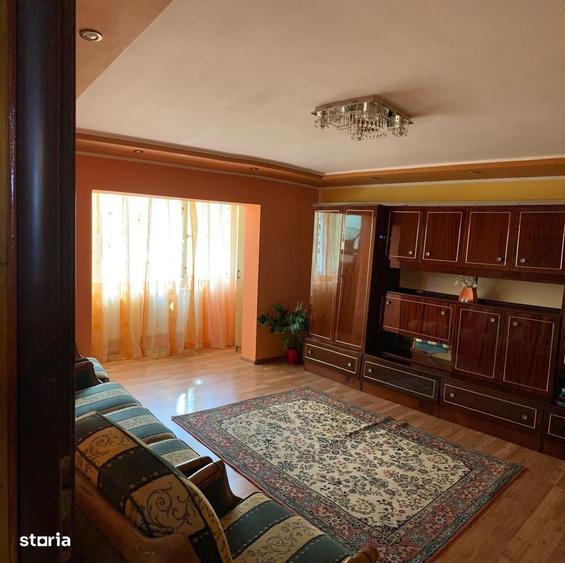 Apartament cu 3 camere decomandat în Dâmbovița