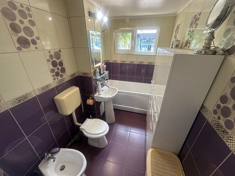 Apartament cu 4 camere decomandat în Republicii